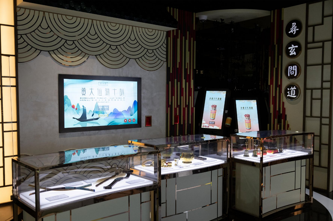 圖八_館內展出不少文物，亦有電子互動裝置，揉合傳統與創新科技