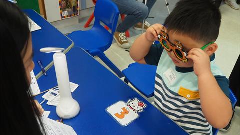 本園幼稚園與香港理工大學團隊合作，為幼兒提供免費眼睛檢查