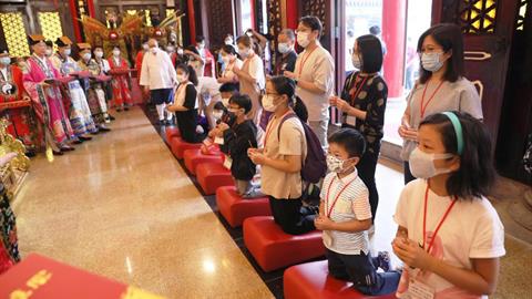 啬色园黄大仙师上契结缘仪式　近130名幼儿青年参与　传承黄大仙信俗文化