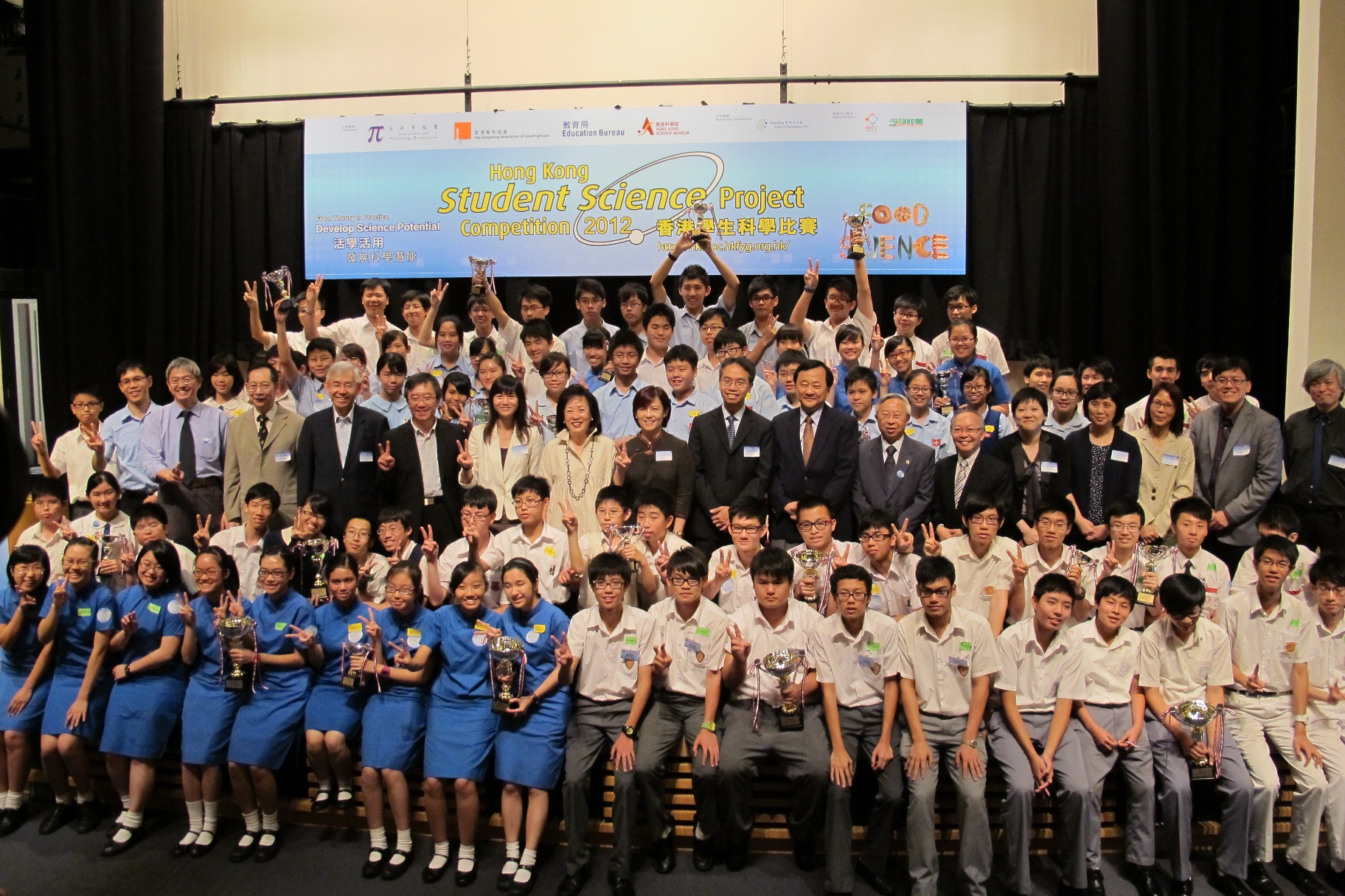 活学活用发挥潜能-- 啬色园主办可道中学夺「2012年香港学生科学比赛」发明品高中组冠军