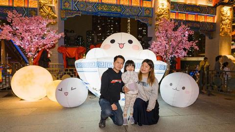 黃大仙祠續辦元宵晚會 桃花滿園掛上良緣祈願