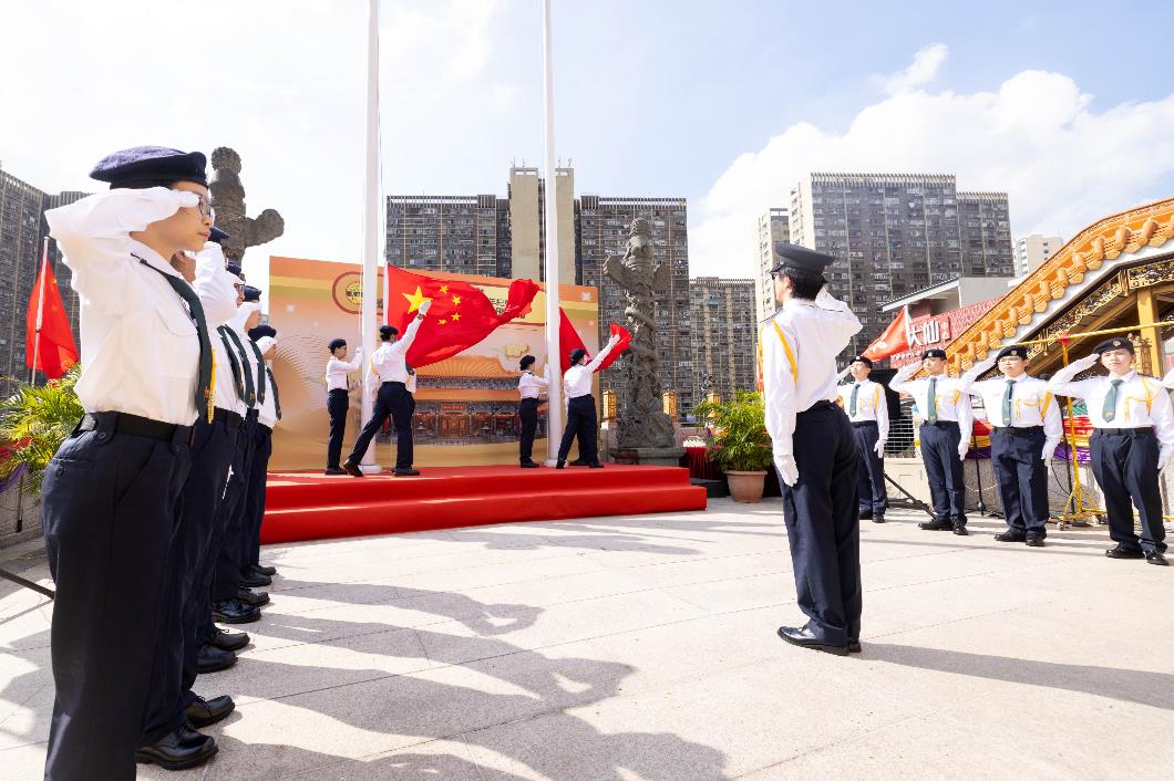 嗇色園主辦可藝中學護旗隊負責國慶日升旗禮。