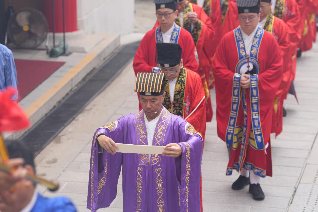 圖一：嗇色園今天上午舉行第十屆「黃大仙師上契結緣儀式」。
