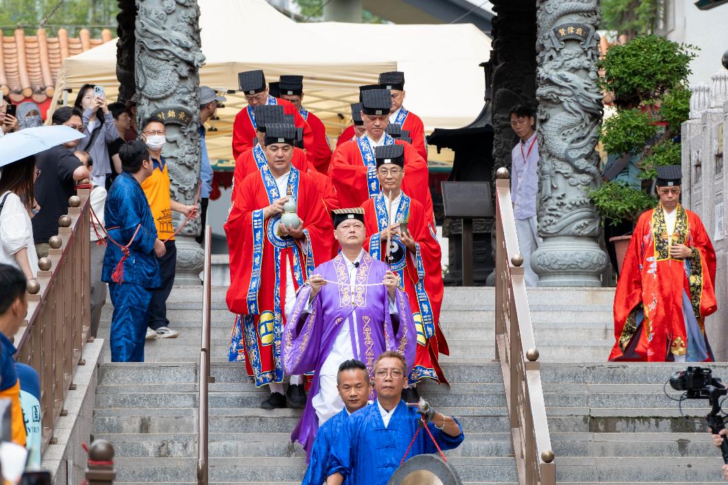 黃大仙祠舉行第九屆上契結緣儀式150 名兒童及青少年與仙師結緣
