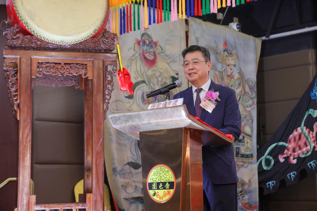 圖三：劉智鵬教授向學子致訓勉詞，鼓勵小朋友可從小以毛筆起步，透過書法練習詩詞歌賦，親身體驗中華文化的精粹。