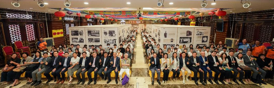 圖三︰黃大仙祠鳳鳴樓禮堂展出《人民總理周恩來生平業績展》，開幕典禮昨日(4月15日)完滿舉行。