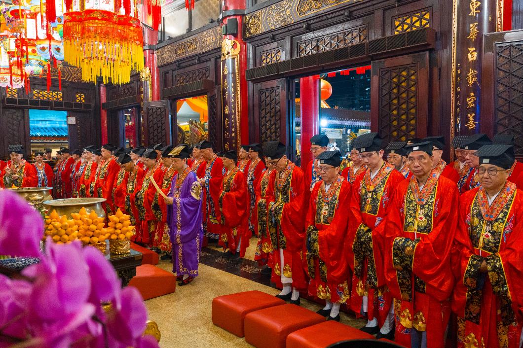 圖九︰嗇色園道長誠心為全港市民祈福，誠願踏入丙午馬年，各位市民善信得大仙庇佑，如意吉祥。