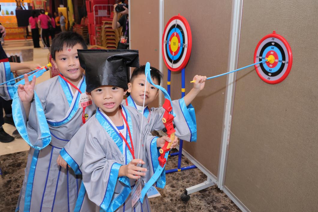 圖十：儀式完結後，場內設有多項儒家文化體驗活動，包括射箭遊戲。