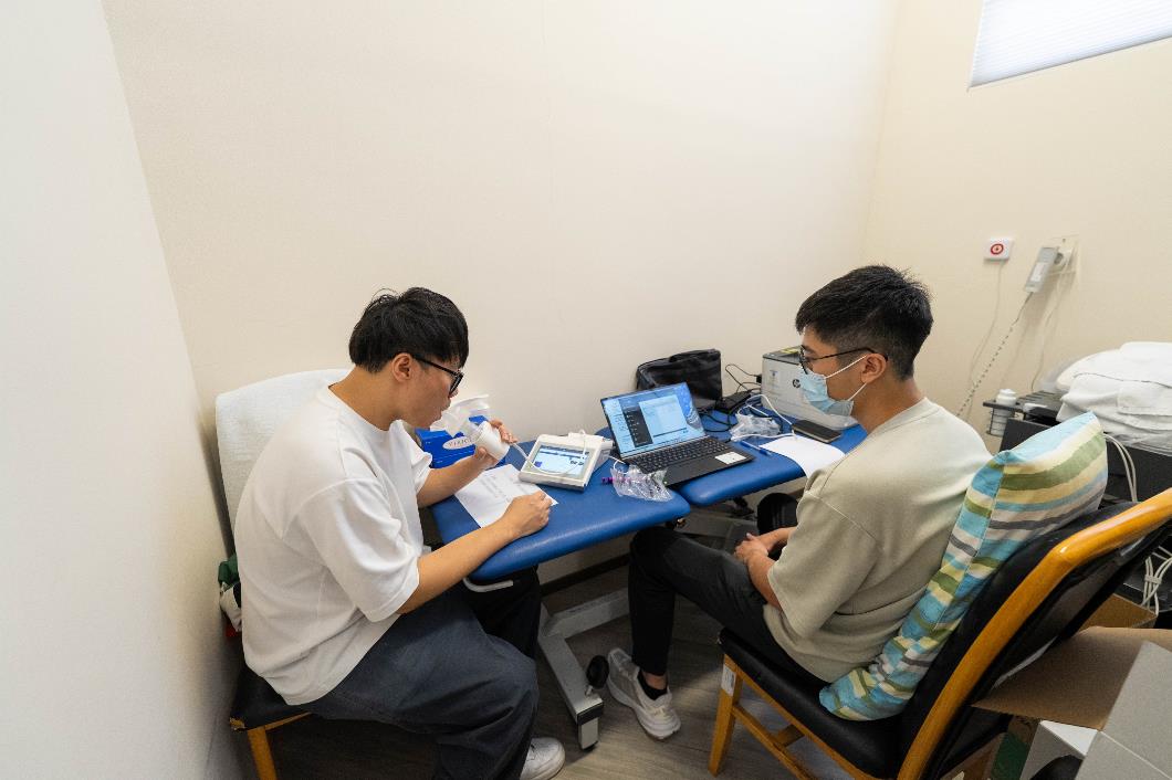 圖十：市民到場進行各項身體檢查。_1