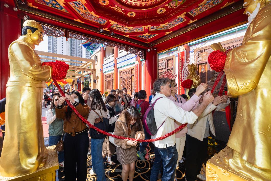 圖十一︰黃大仙祠內的月老殿於一月初重新開放後吸引大批善信參拜，情人節(2月13至14日)及元宵節(3月3日)亦均會舉辦主題活動。