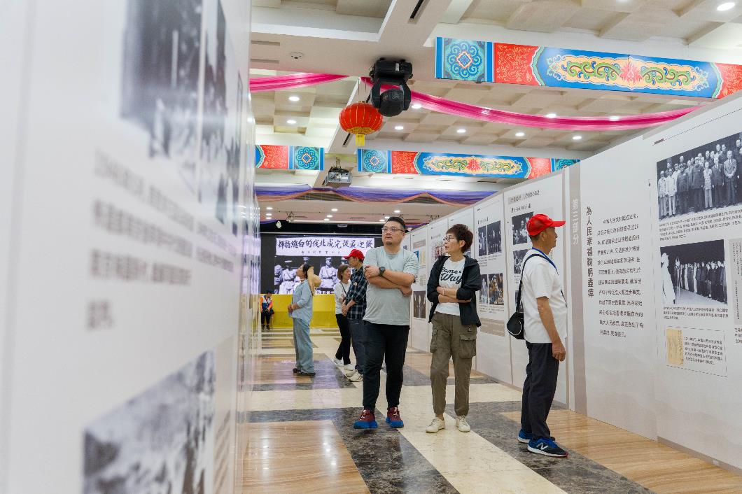 圖四︰《人民總理周恩來生平業績展》由 4 月 12 日(星期日)至 4 月 25 日(星期六)，在黃大仙祠鳳鳴樓禮堂免費開放予公眾參觀。