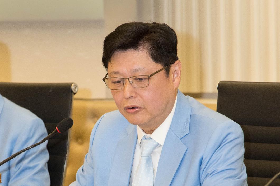 圖四：嗇色園副主席余大業先生介紹太歲元辰殿及財神宮參神安排。