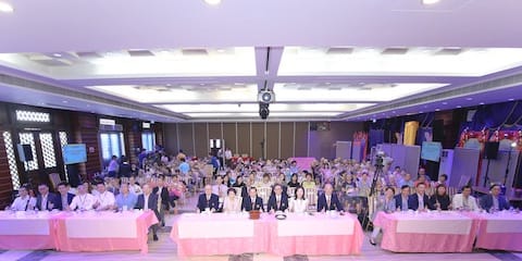 一眾嘉賓與現場參加者大合照及享用美食。